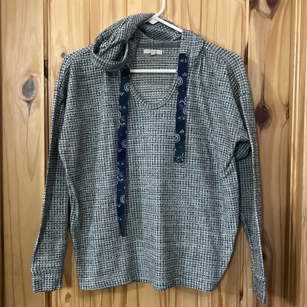 Maurice’s hooded sweater thin material. Size Small